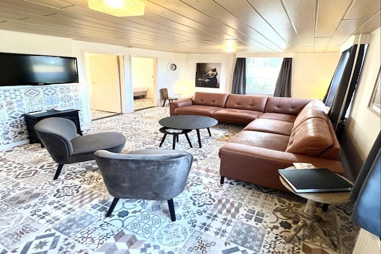 De woonkamer van Bi-j Moppe Door in Nederweert Eind