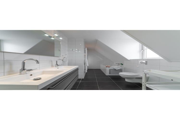 De badkamer van Zeeuwse Pracht Kindervilla in Colijnsplaat