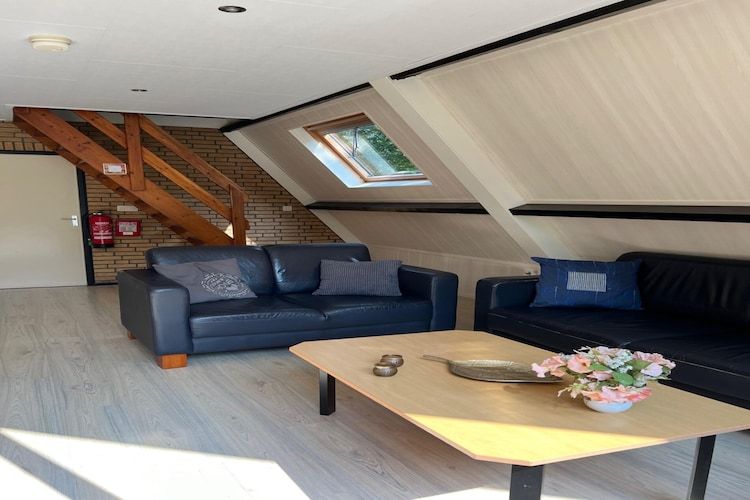 De woonkamer van Bungalow 69 in Stramproy