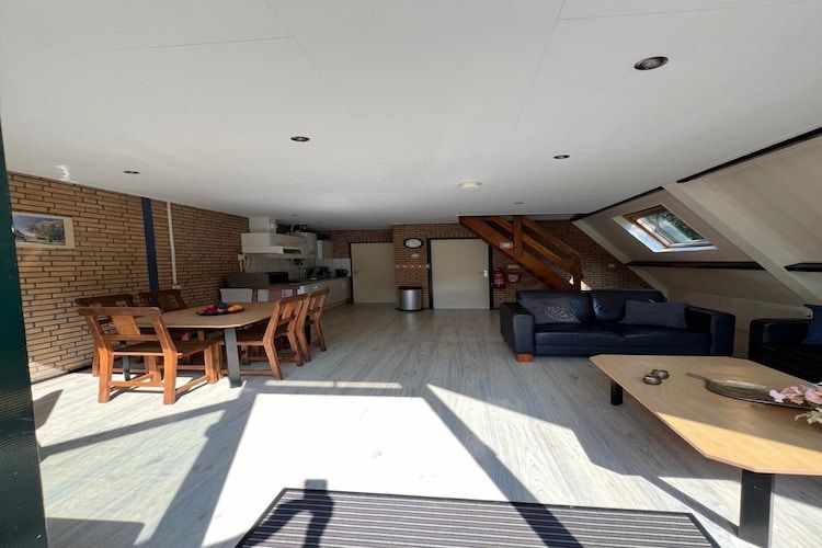 De woonkamer van Bungalow 69 in Stramproy