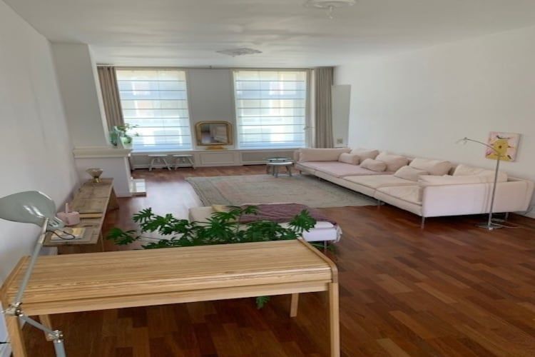 De woonkamer van Huize Columbus in Den Haag