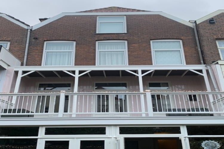 Het terras van Huize Columbus in Den Haag