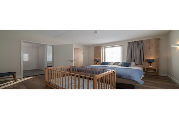 Een slaapkamer van Zeeuwse Parel luxe Appartement 4 pers 2 bdk in Colijnsplaat