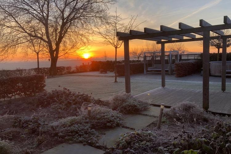 De buitenkant van Villa Grenszicht in Megchelen