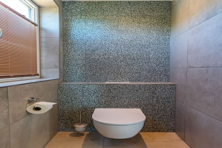 De badkamer van Blauwe Kiekendief in Den Burg