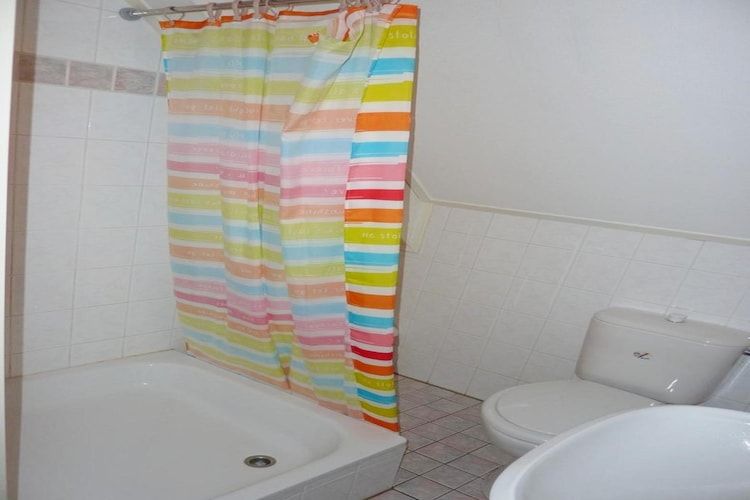 De badkamer van Schoneveld 132 Zeemeeuw Breskens in Breskens