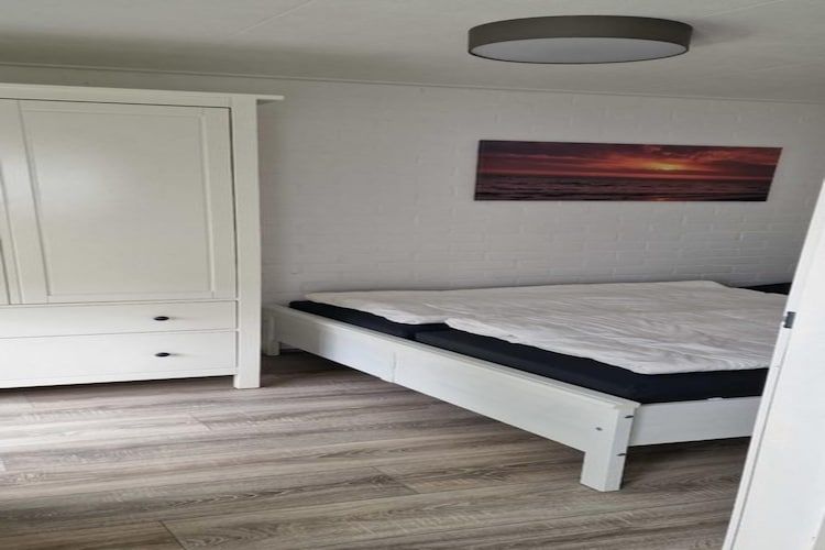 Een slaapkamer van Schoneveld 157 Duinroos Breskens in Breskens