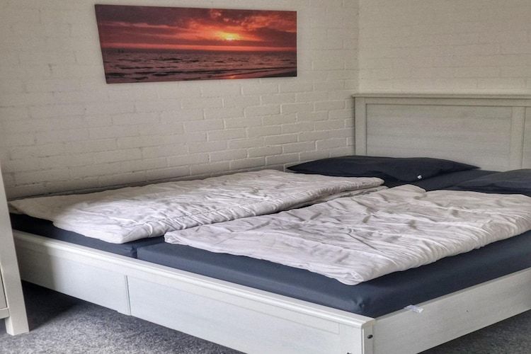 Een slaapkamer van Schoneveld 157 Duinroos Breskens in Breskens