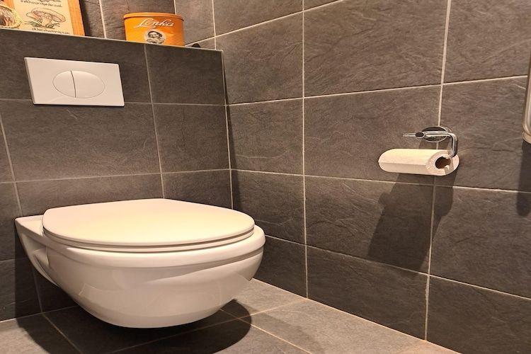 De badkamer van Vier Vogelenzang in Vessem