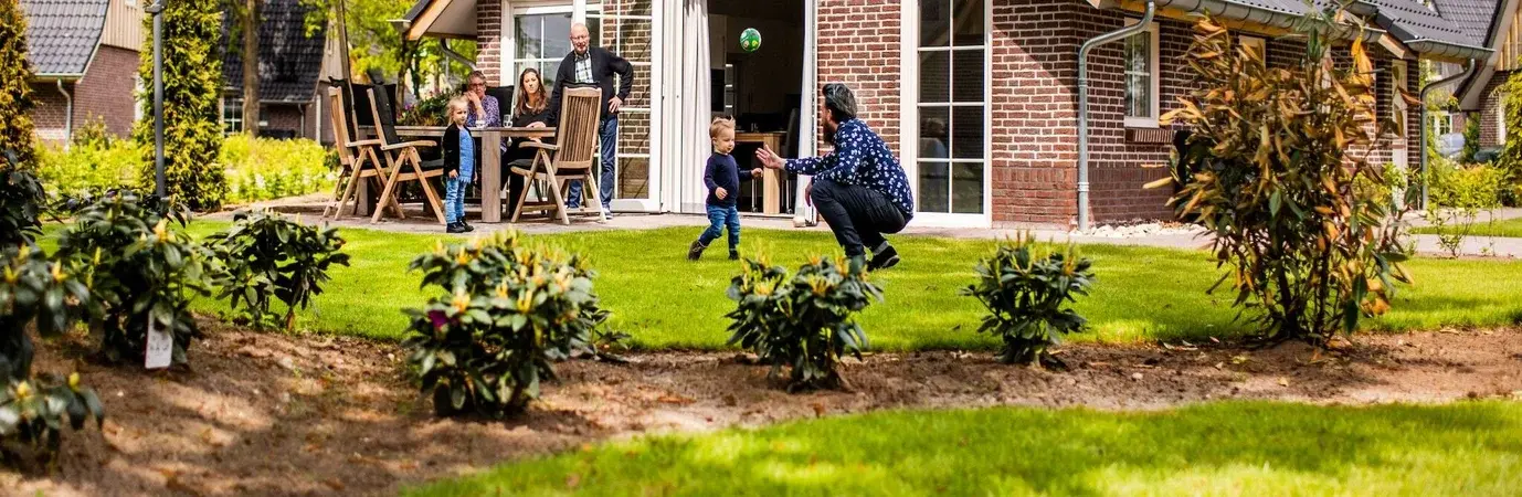 Gezin op pad voor een dagje uit in Nederland